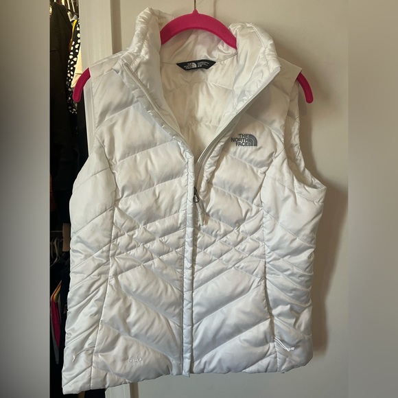 The North Face White Puffer Vest Size Medium - Picture 9 of 13